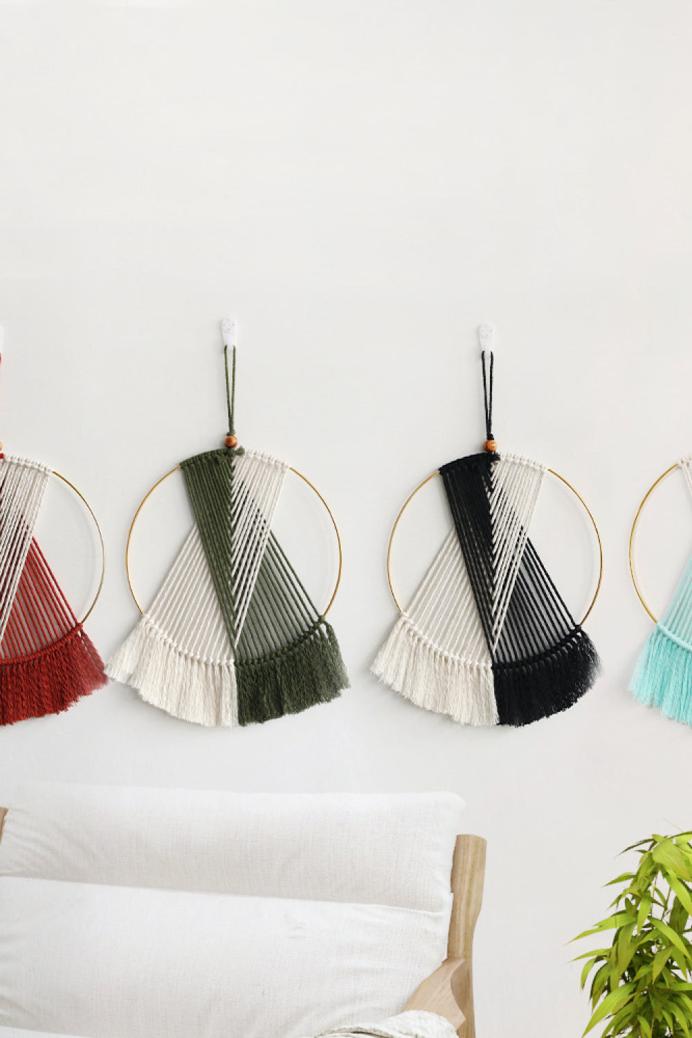 Contrast Fringe Round Macrame Wall Hanging